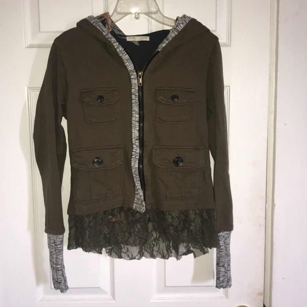 Hoodie with lace trim